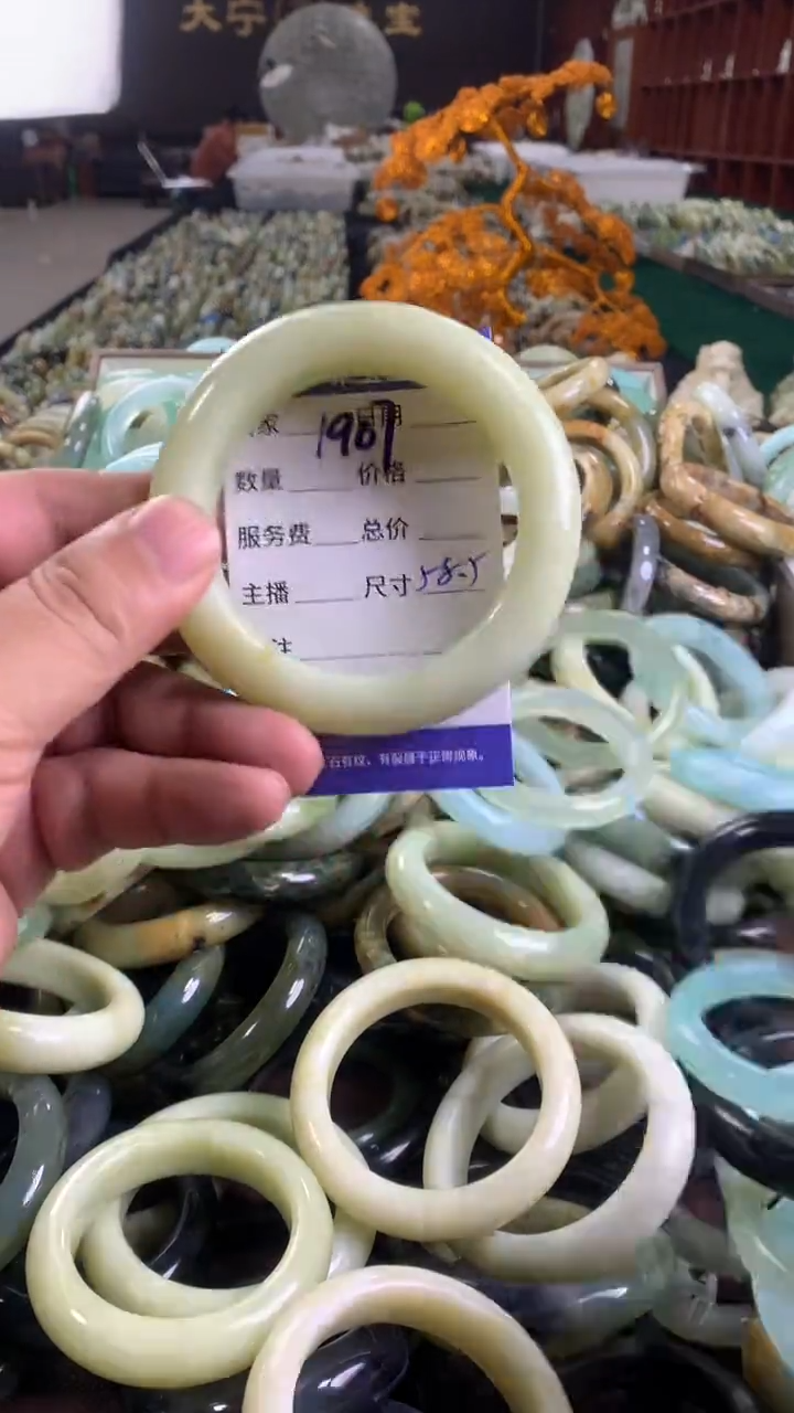 未镶嵌蛇纹石玉手镯1907