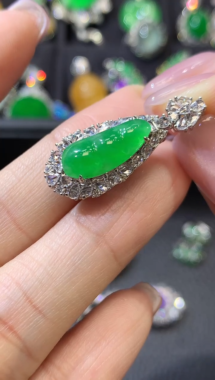 【闪购商品】翡翠吊坠(不含链)18K金镶嵌D38