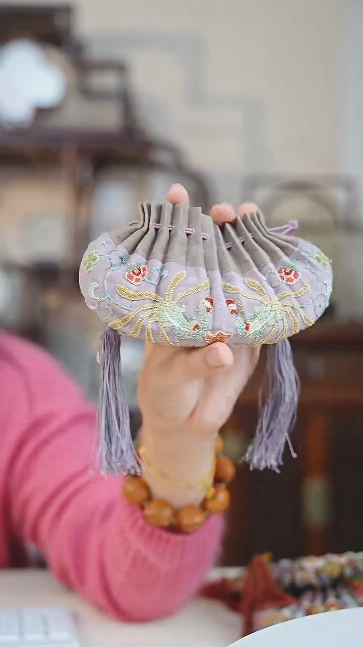 织绣香囊 手工苏绣