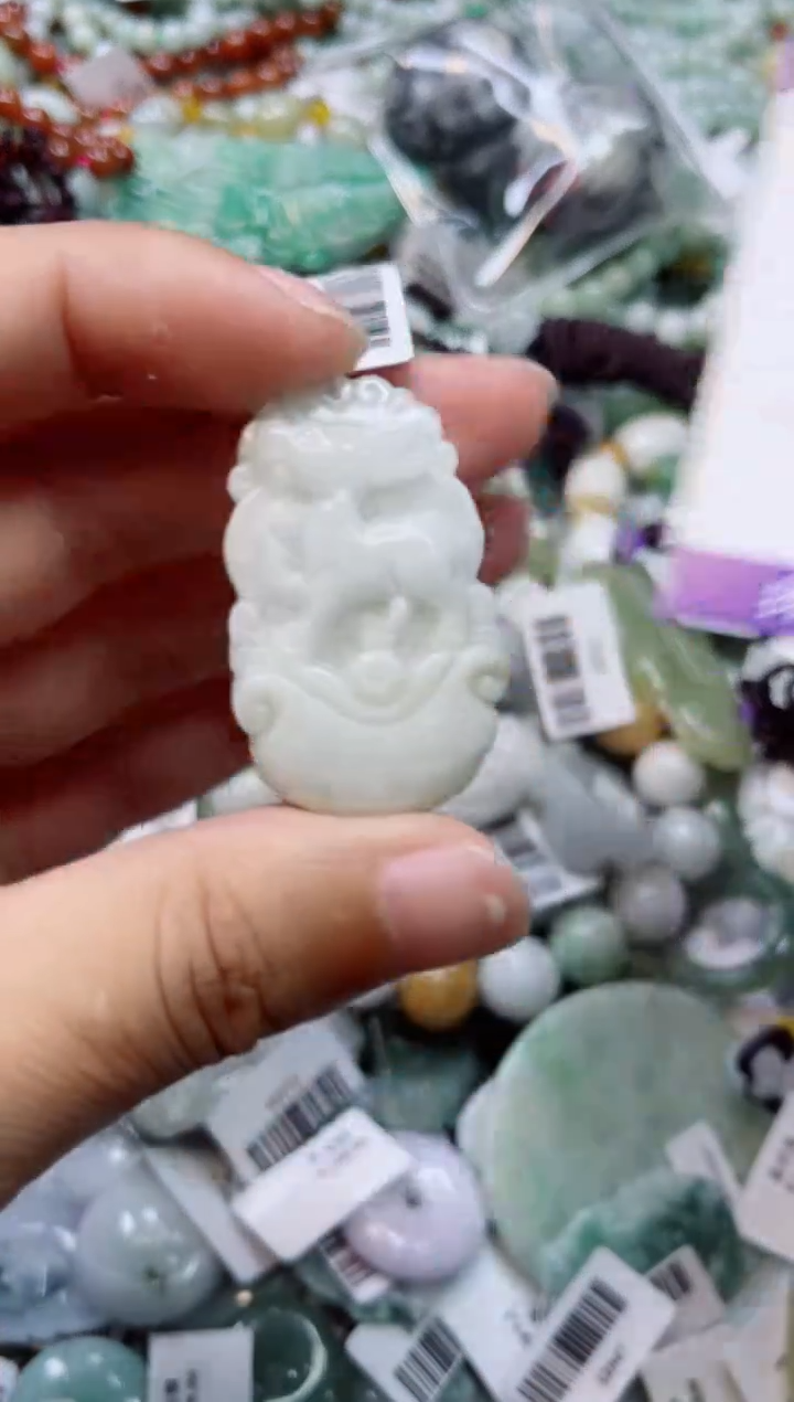 【闪购商品】翡翠颈饰未镶嵌00018542