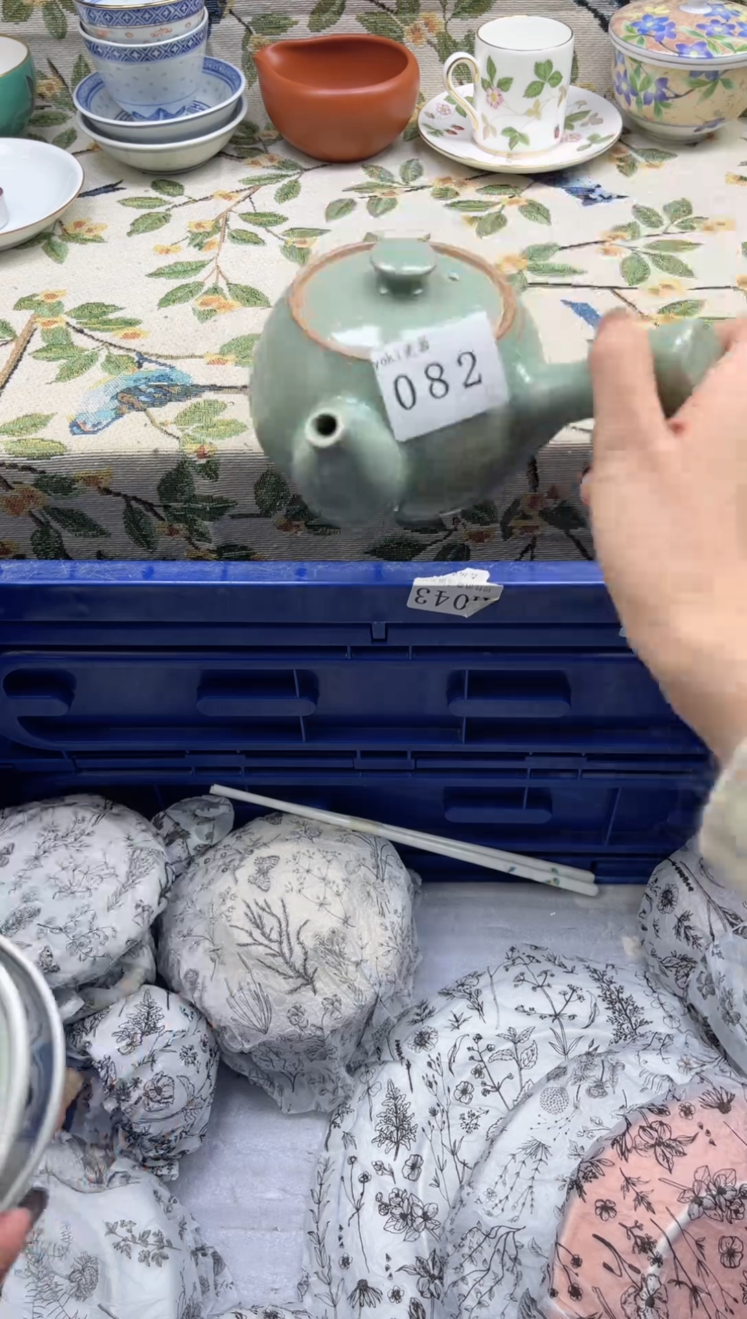 瓷片呵**哈        082