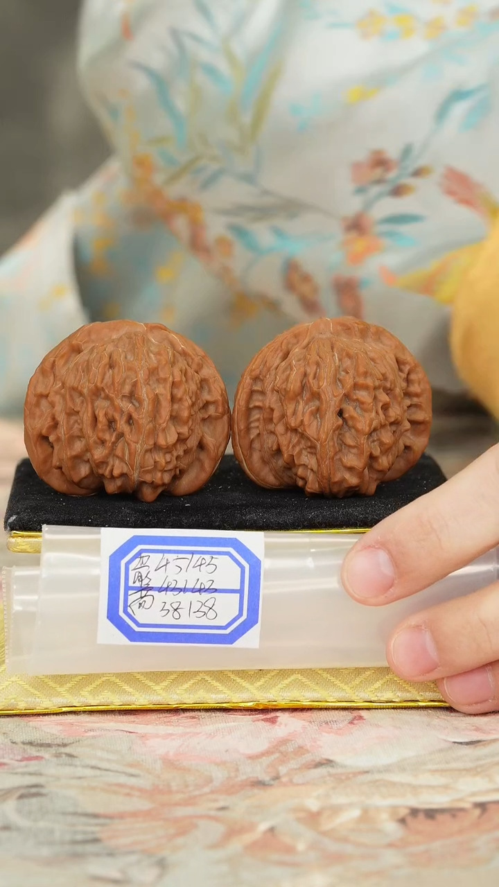 【闪购商品】文玩核桃把件一代楼