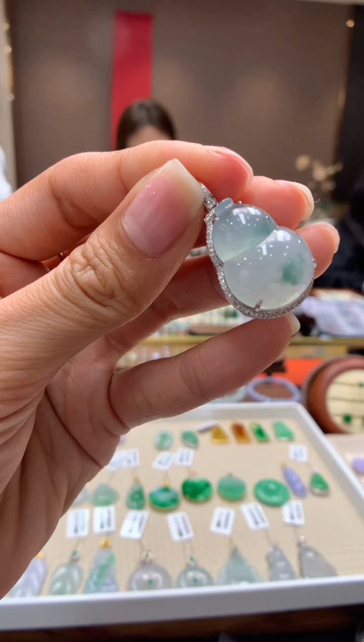 【闪购商品】翡翠颈饰18K金镶嵌葫芦