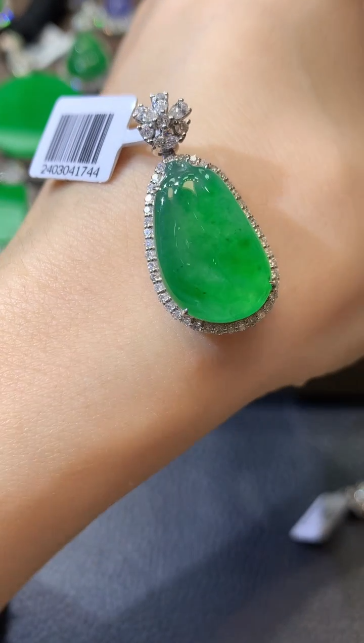 【闪购商品】翡翠吊坠(不含链)18K金镶嵌D19