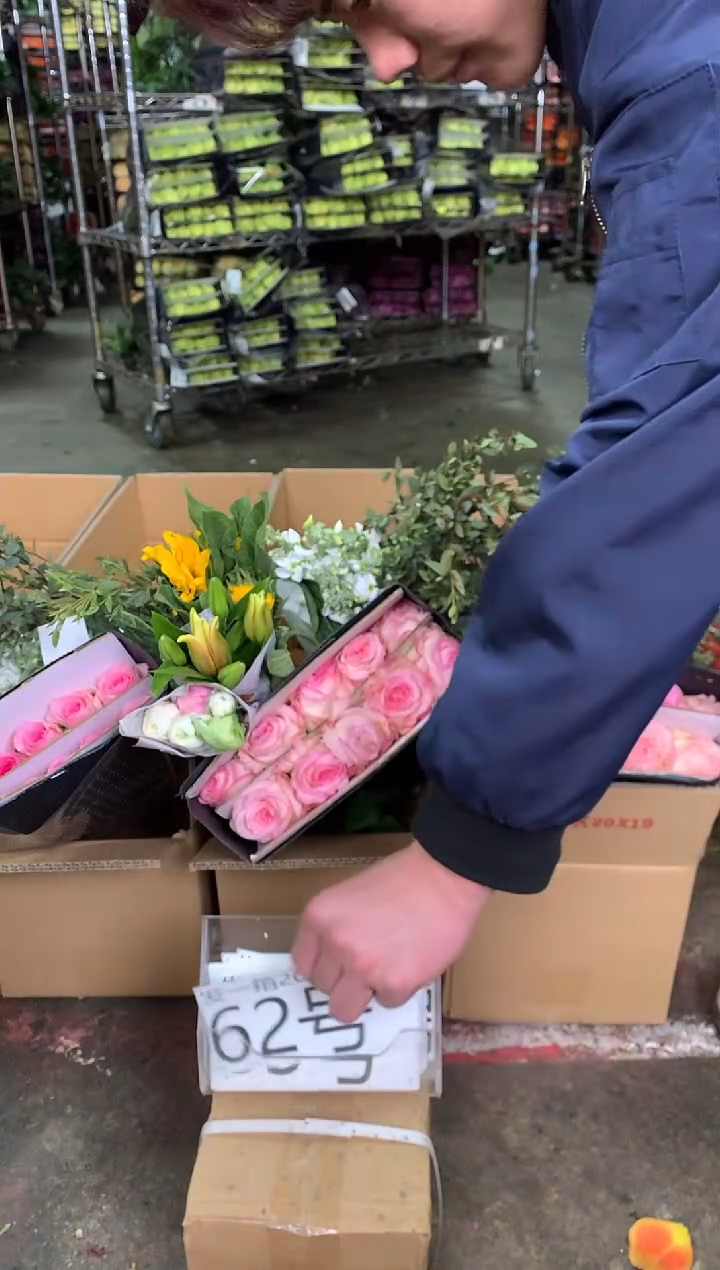 62号♥中通含20%耗损发一箱鲜花