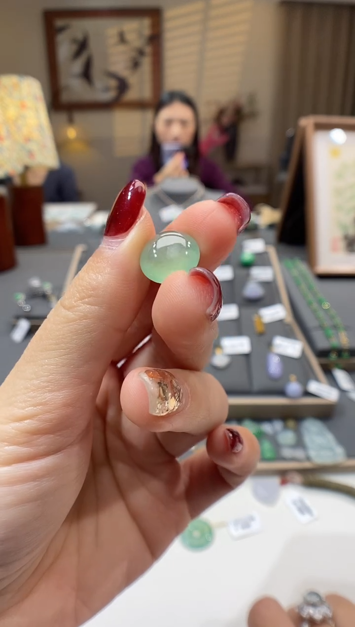 【闪购商品】翡翠颈饰未镶嵌蛋面