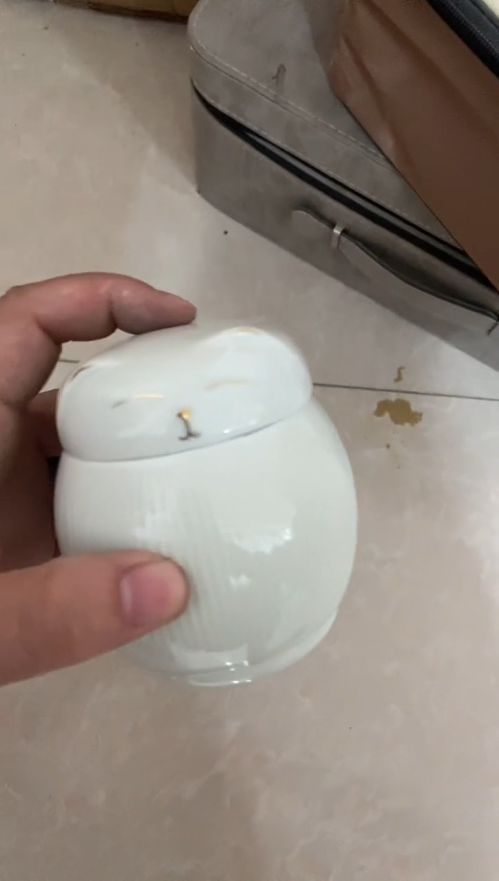 杯无运费险有瑕疵的摄影的产品有使用过的痕迹有点脏介意勿拍