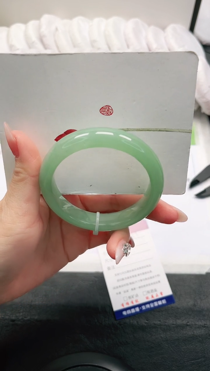 【闪购商品】石英质玉手镯未镶嵌53-57