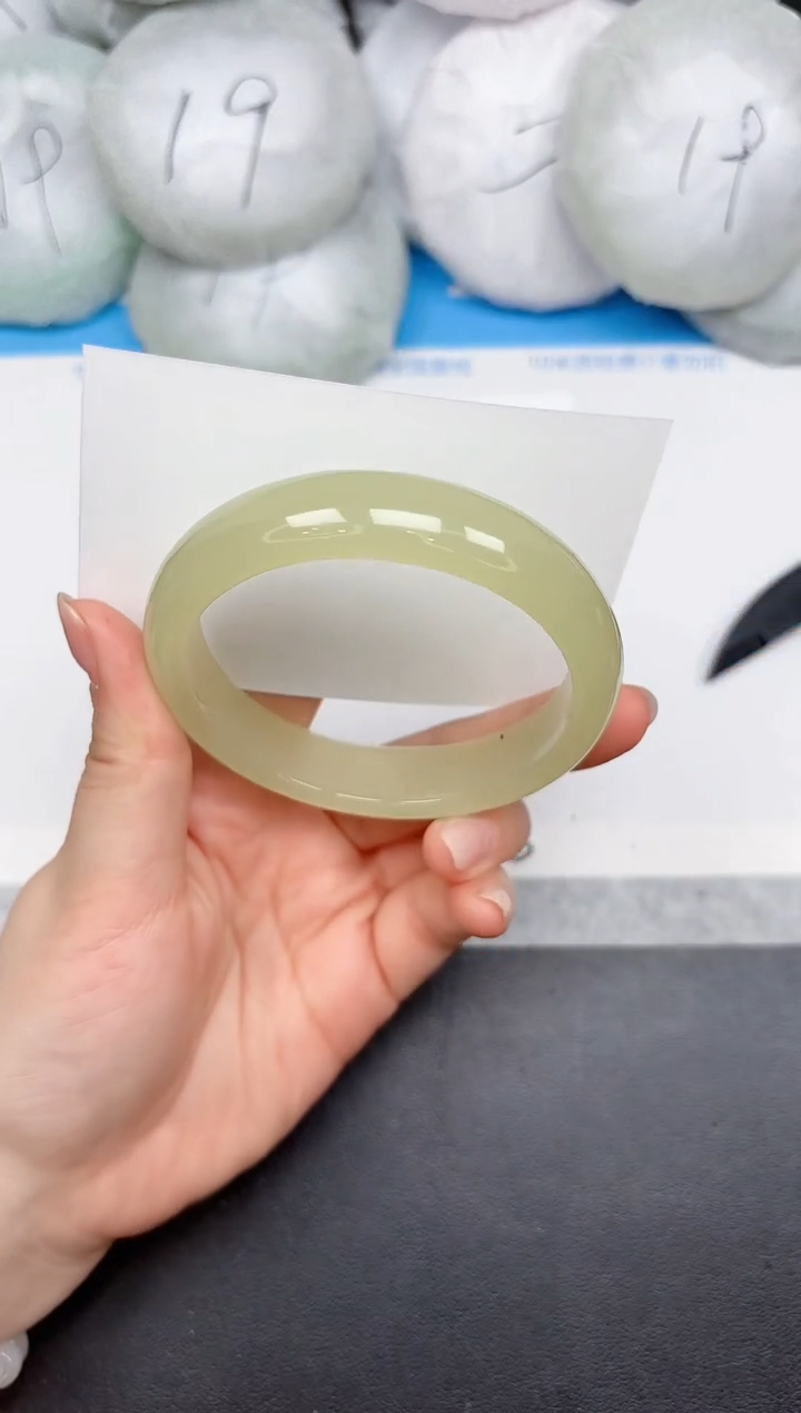 未镶嵌手镯石英质玉A166/62.1