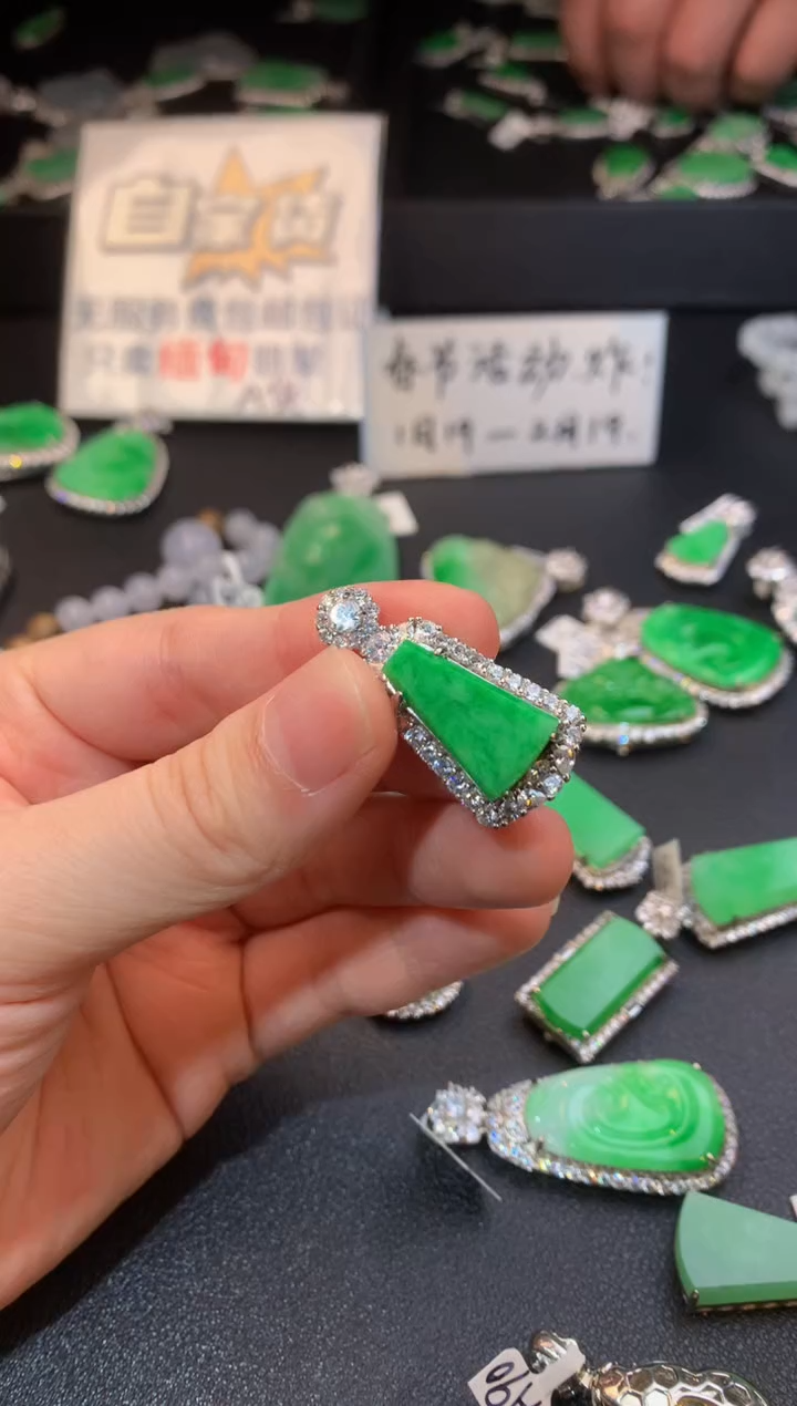 【闪购商品】翡翠颈饰银S925镶嵌翡翠