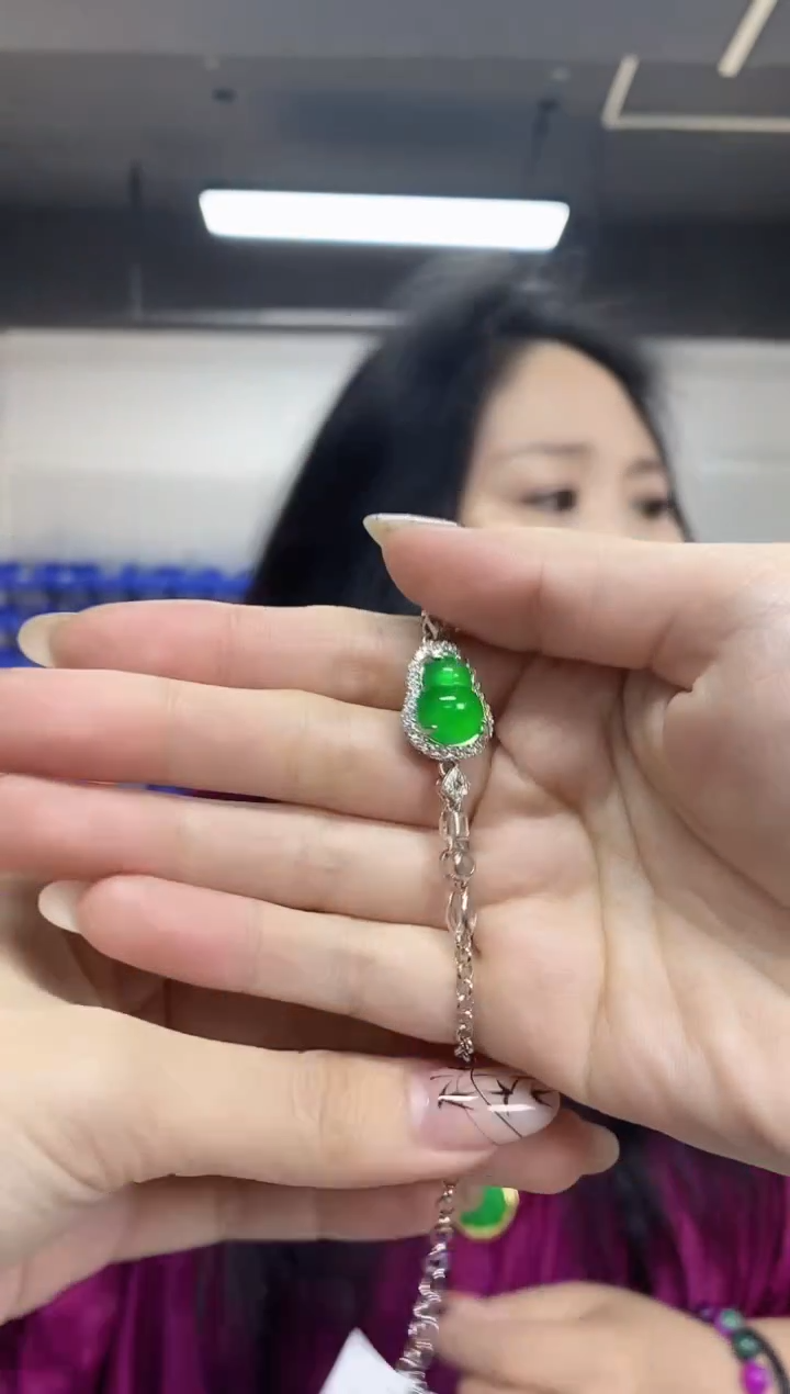 【闪购商品】翡翠手链未镶嵌多样性发其一颜色微差