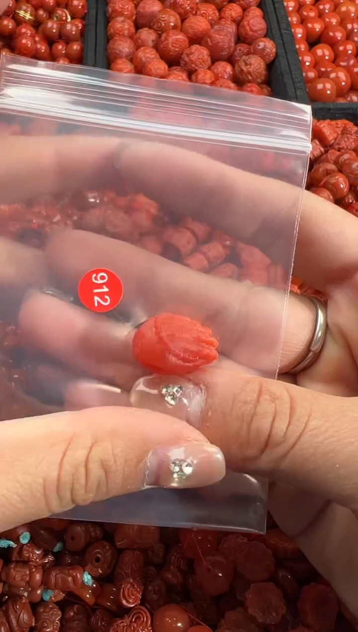 南红玛瑙未镶嵌颈饰1
