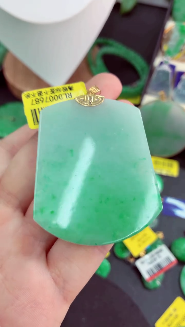 吊坠(不含链)18K金镶嵌翡翠挂件