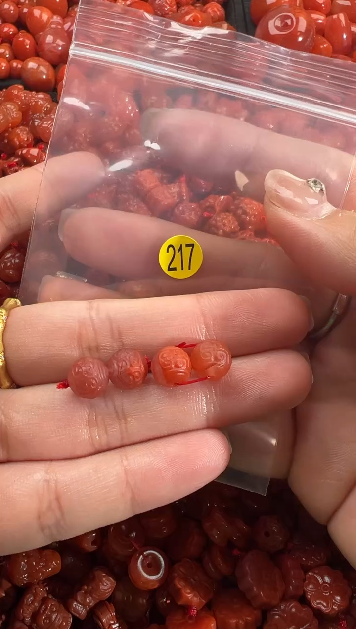 南红玛瑙未镶嵌颈饰1