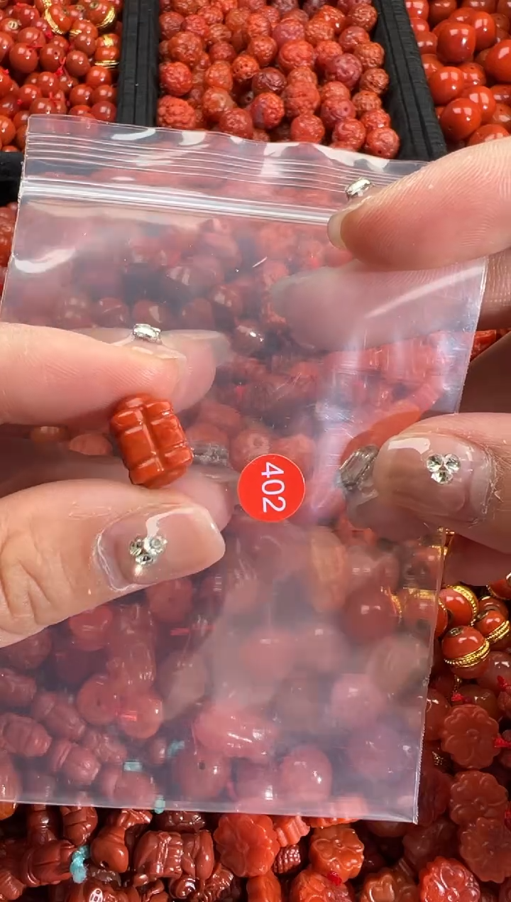 南红玛瑙未镶嵌颈饰1