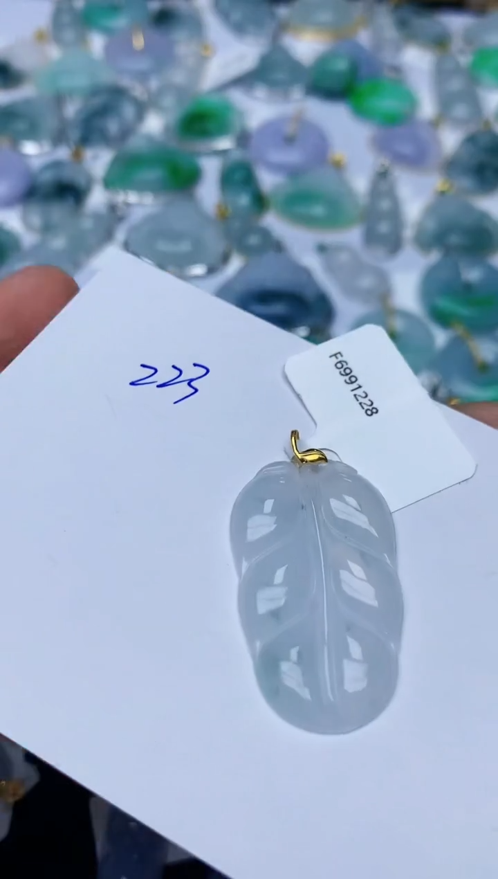 【闪购商品】翡翠颈饰18K金镶嵌天然翡翠A货   