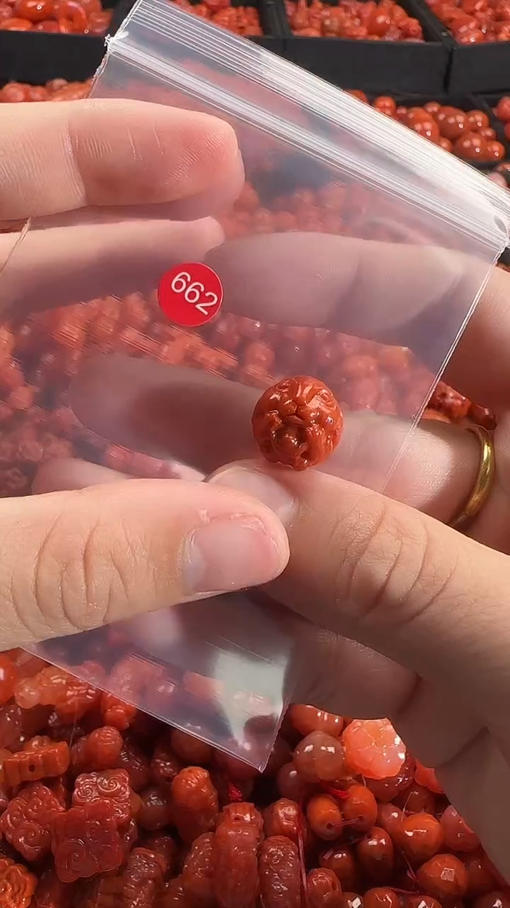 颈饰未镶嵌南红玛瑙1