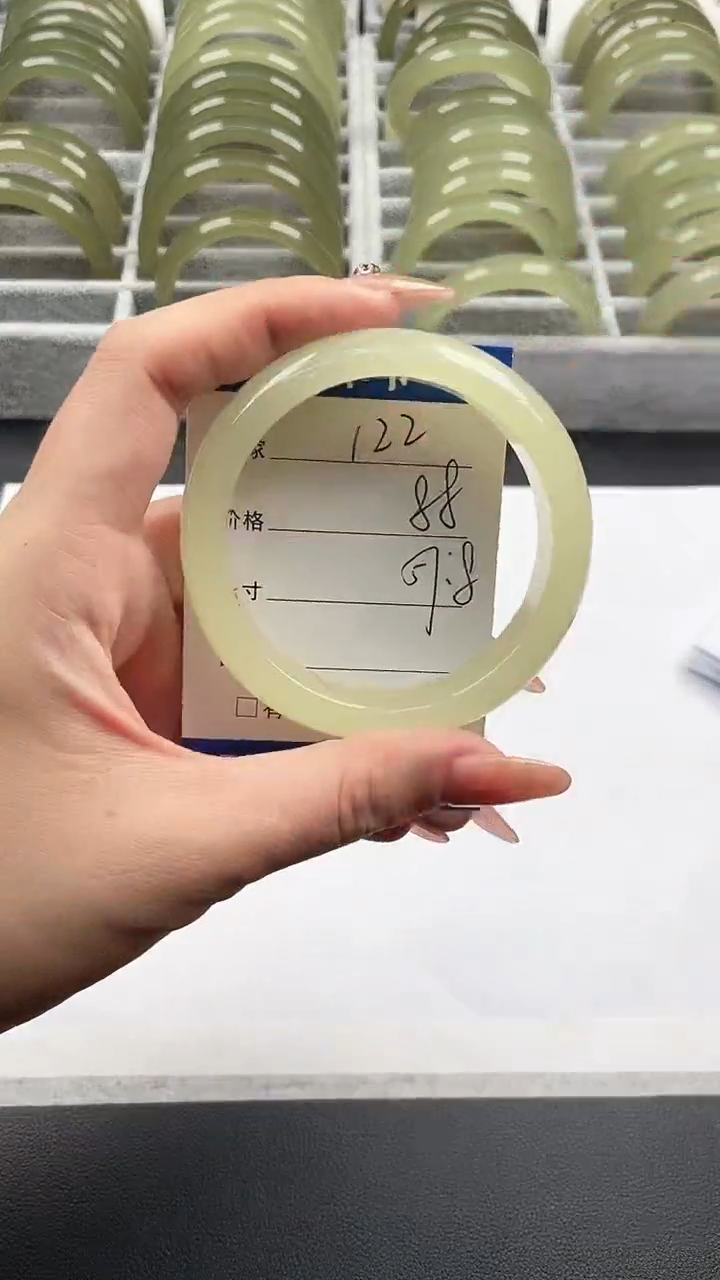 未镶嵌手镯石英质玉浓蜂蜜