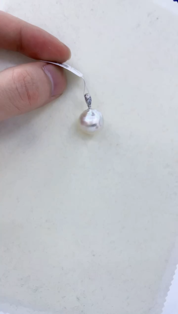 颈饰22K金镶嵌海水珍珠  