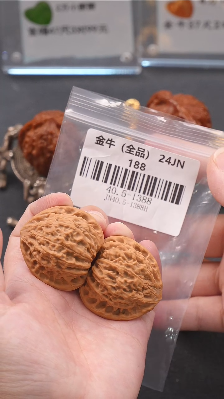 【闪购商品】文玩核桃吊坠41尺全品蜡皮金牛