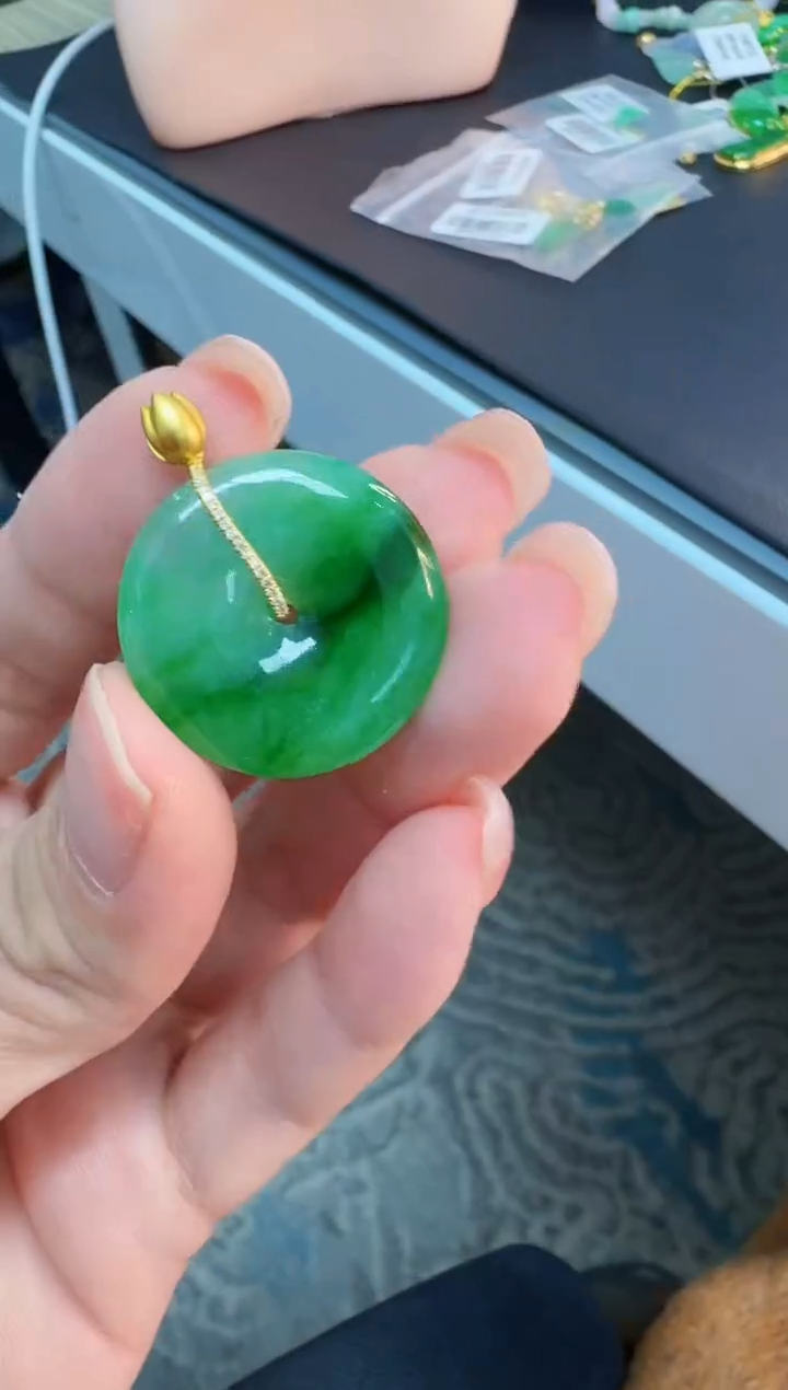 【闪购商品】翡翠18K金镶嵌颈饰缅甸翡翠A货挂件