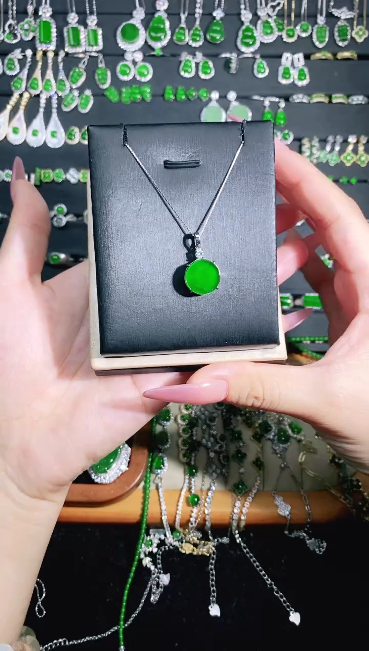 翡翠银S925镶嵌颈饰多样性