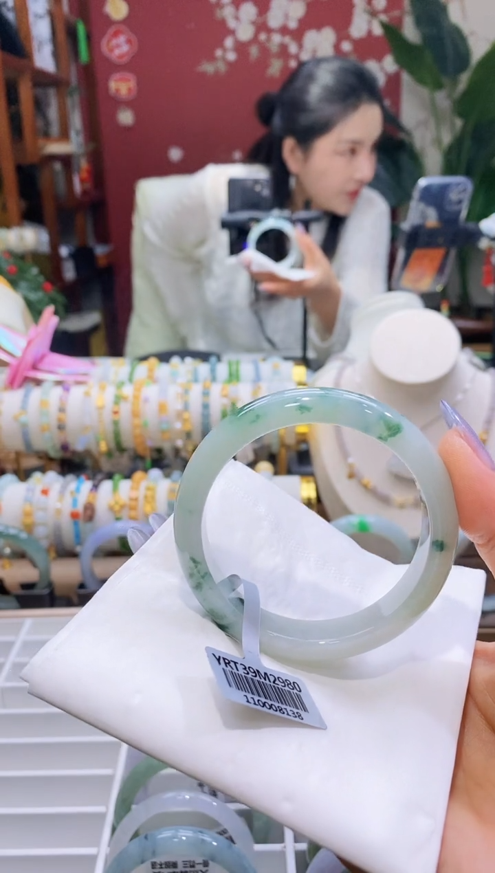 【闪购商品】翡翠手镯未镶嵌107湖水绿56.7飘花12.9*8.0