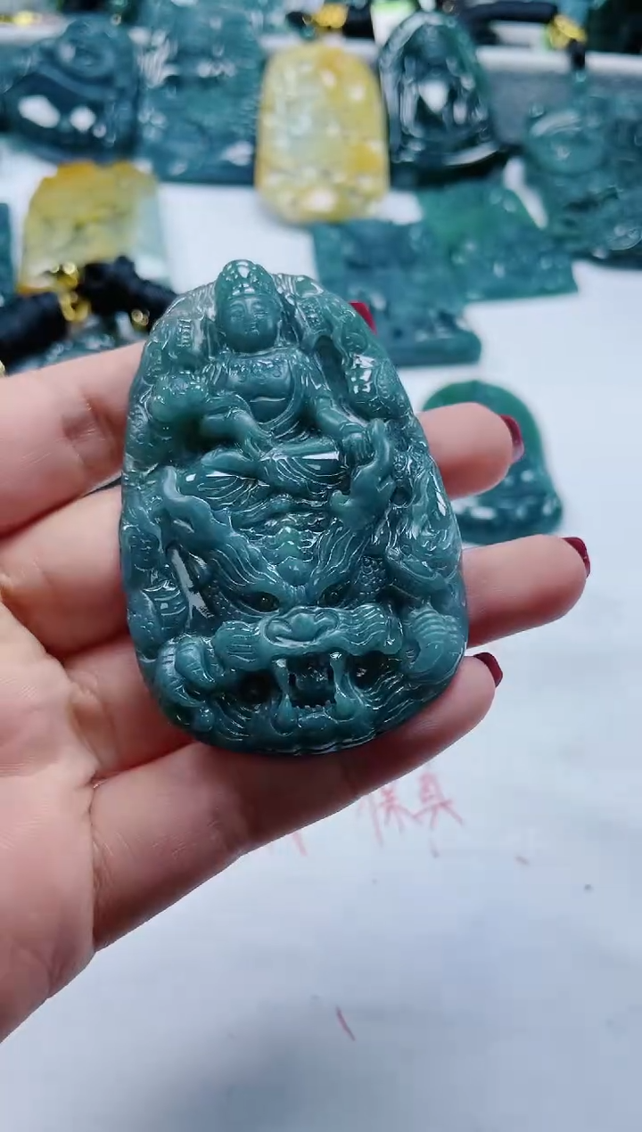 【闪购商品】翡翠颈饰未镶嵌             