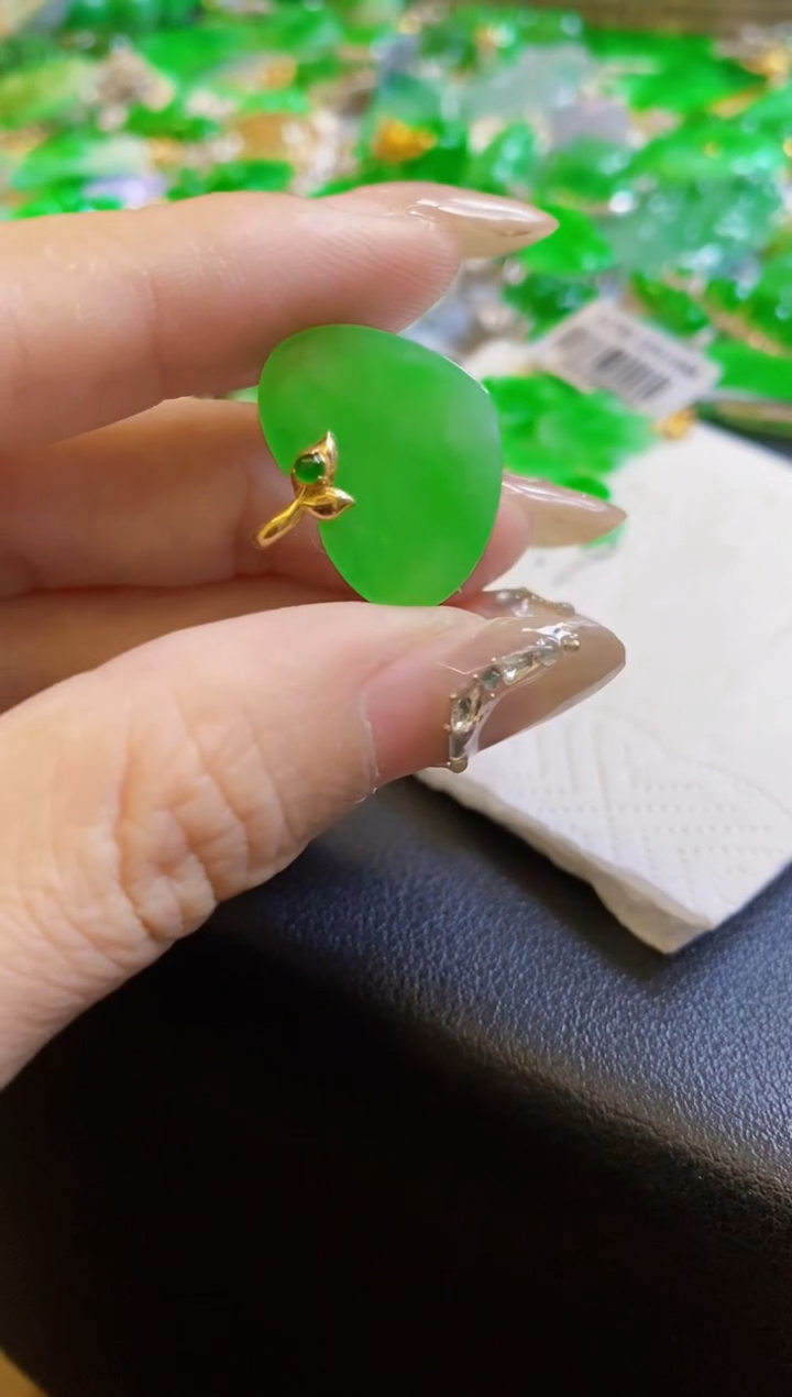 【闪购商品】定制翡翠18K金镶嵌吊坠