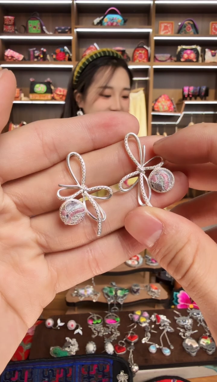 【闪购商品】织绣108蒙阿苏苗绣传承