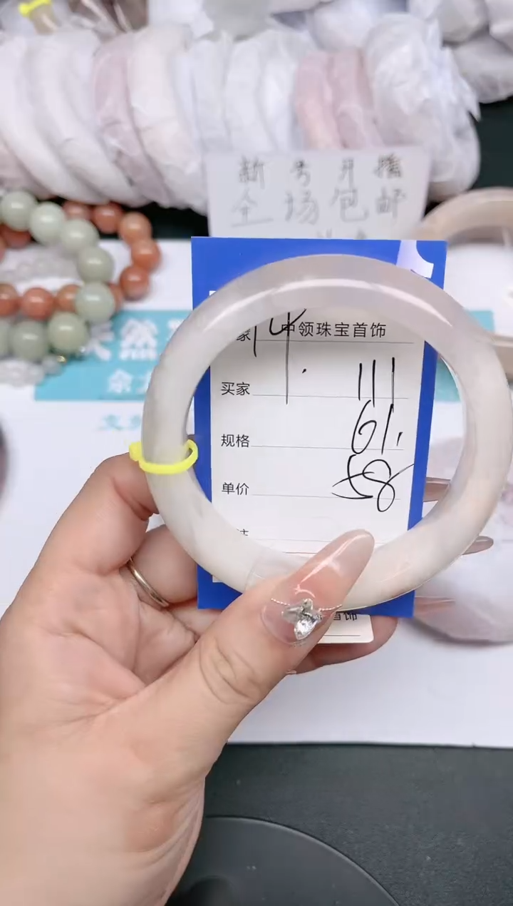 【闪购商品】石英质玉未镶嵌手镯111