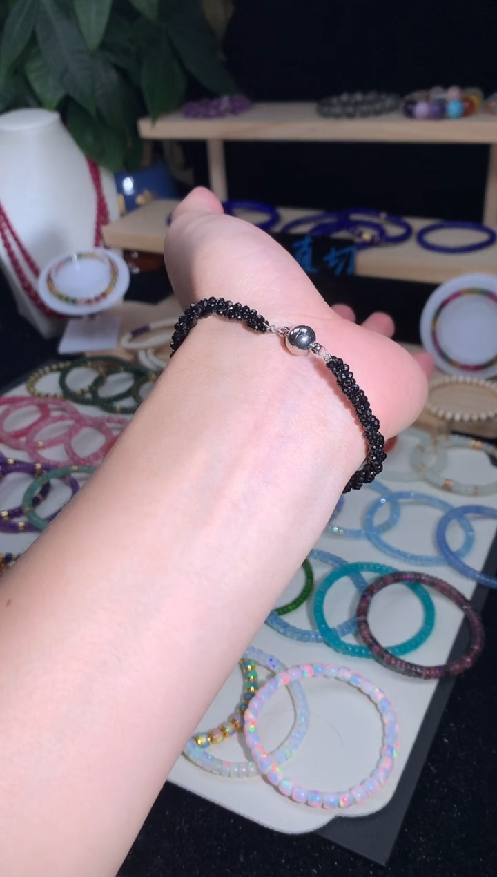 天然辰砂黑尖晶手链磁吸款