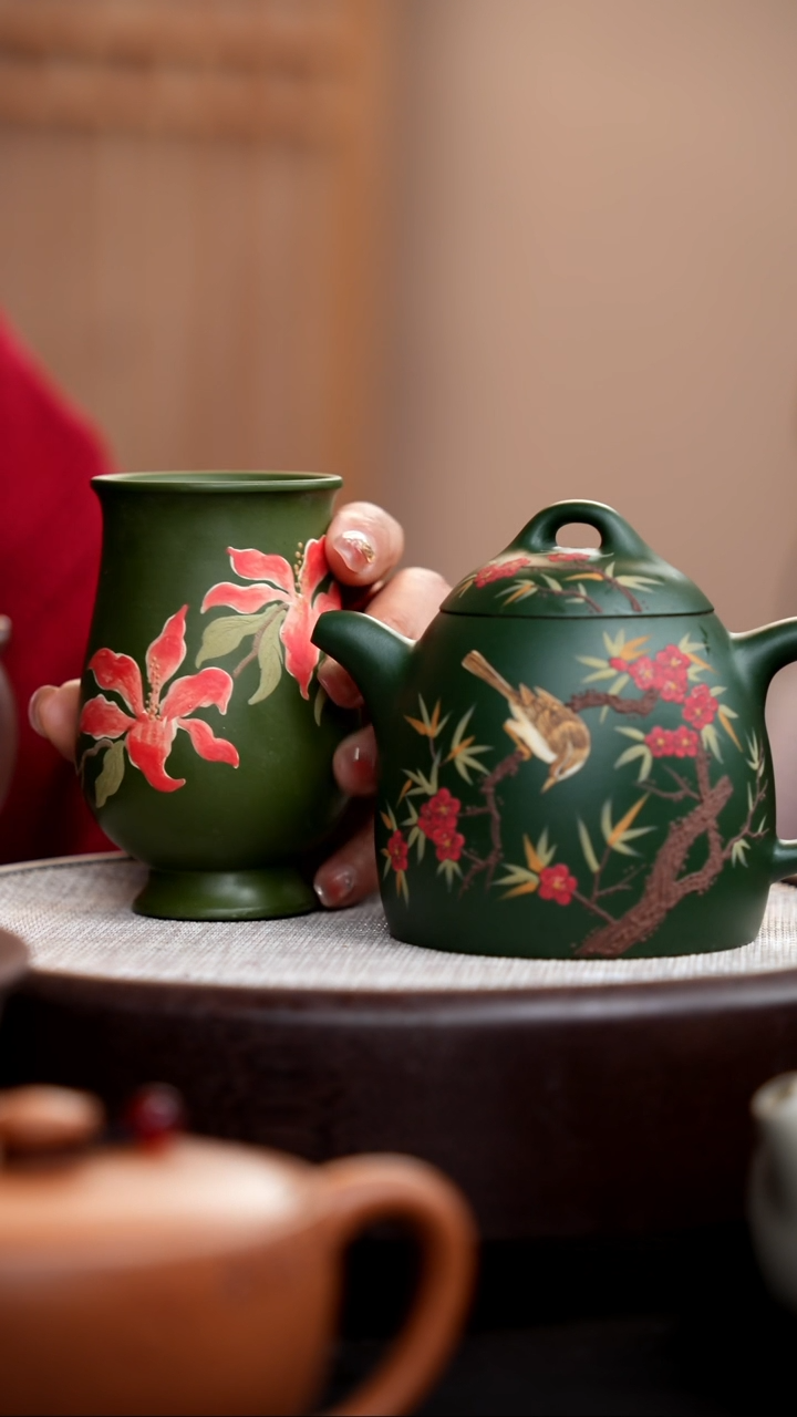 【闪购商品】紫砂茶壶民国绿秦权泥绘红梅+杯