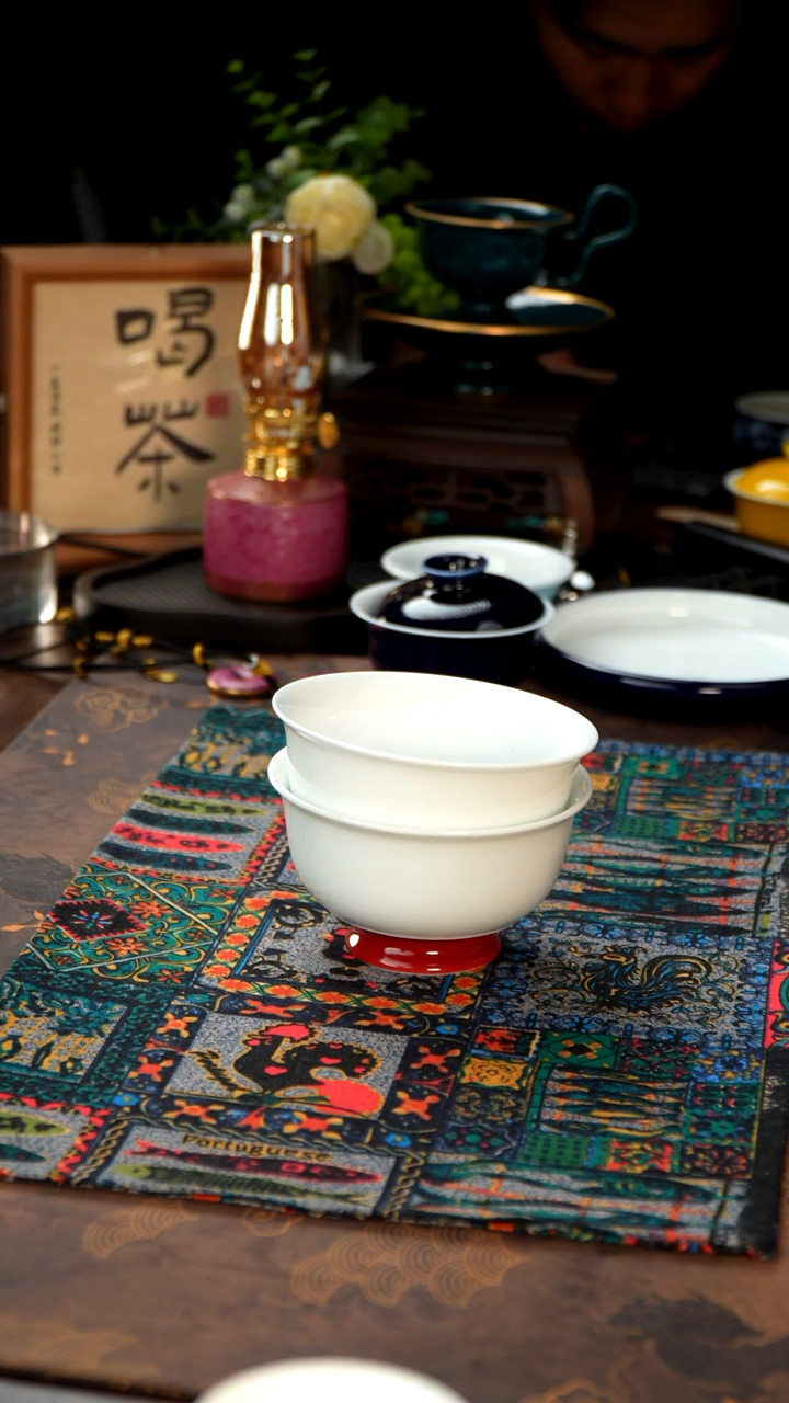 江壶见陶瓷宣德红碗一对装