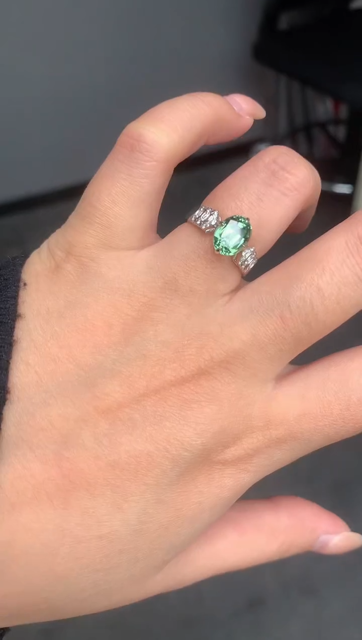 【闪购商品】碧玺戒指18K金镶嵌2.3ct绿碧玺戒指