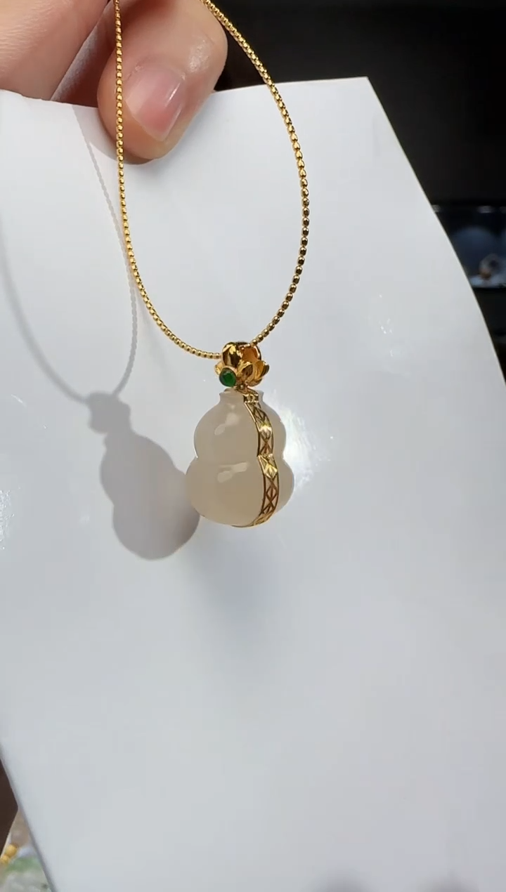 和田玉18K金镶嵌吊坠(不含链)1