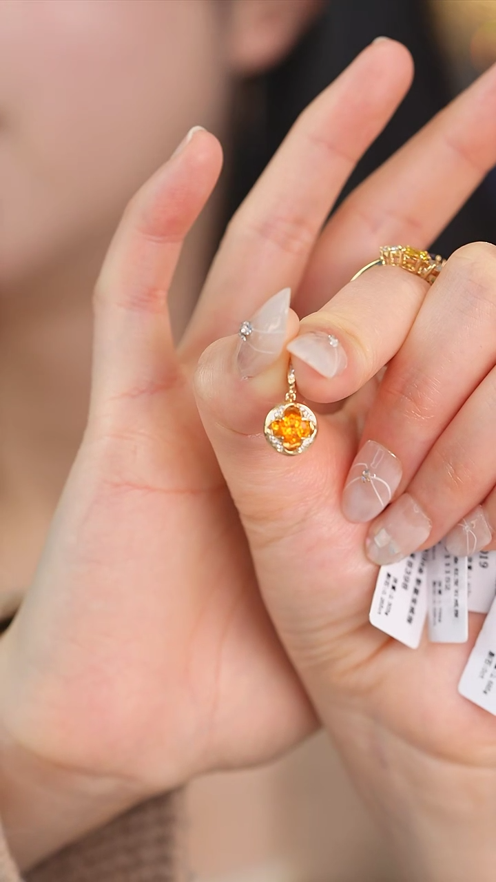 【闪购商品】石榴石（芬达石）吊坠(不含链)18K金镶嵌D-FD128