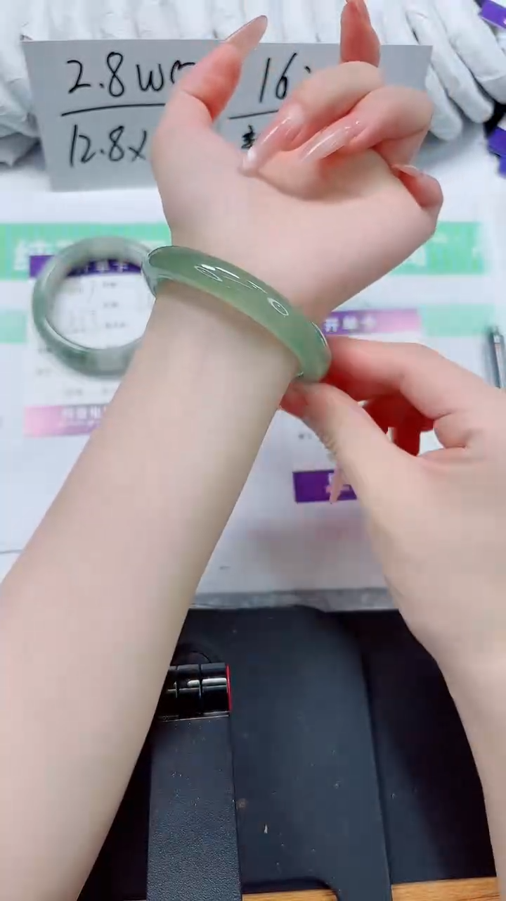 石英质玉手镯未镶嵌648-54.3