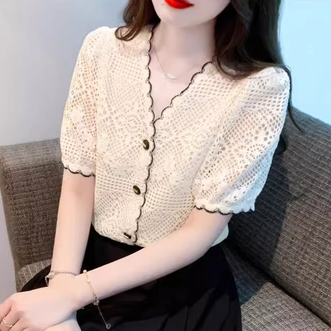 2025新款韩国气质显瘦V领黑边拼接单排扣短袖钩花蕾丝上衣女夏季