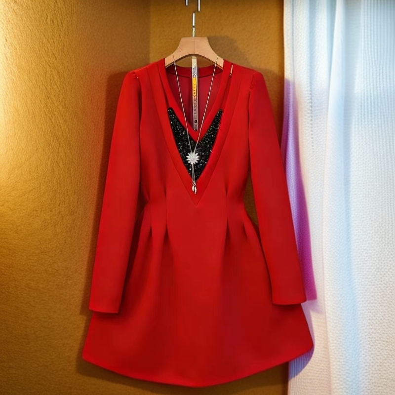 2025冬季新款洋气亮片镂空领气质收腰连衣裙0562*