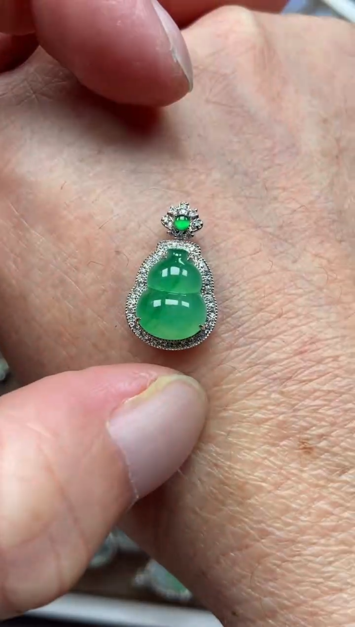 【闪购商品】翡翠吊坠(不含链)18K金镶嵌葫芦