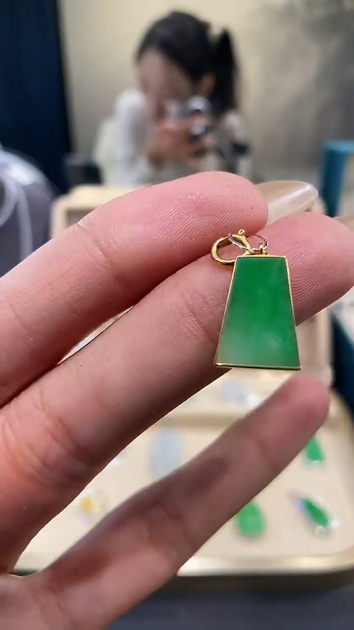 【闪购商品】翡翠吊坠(不含链)18K金镶嵌无事牌