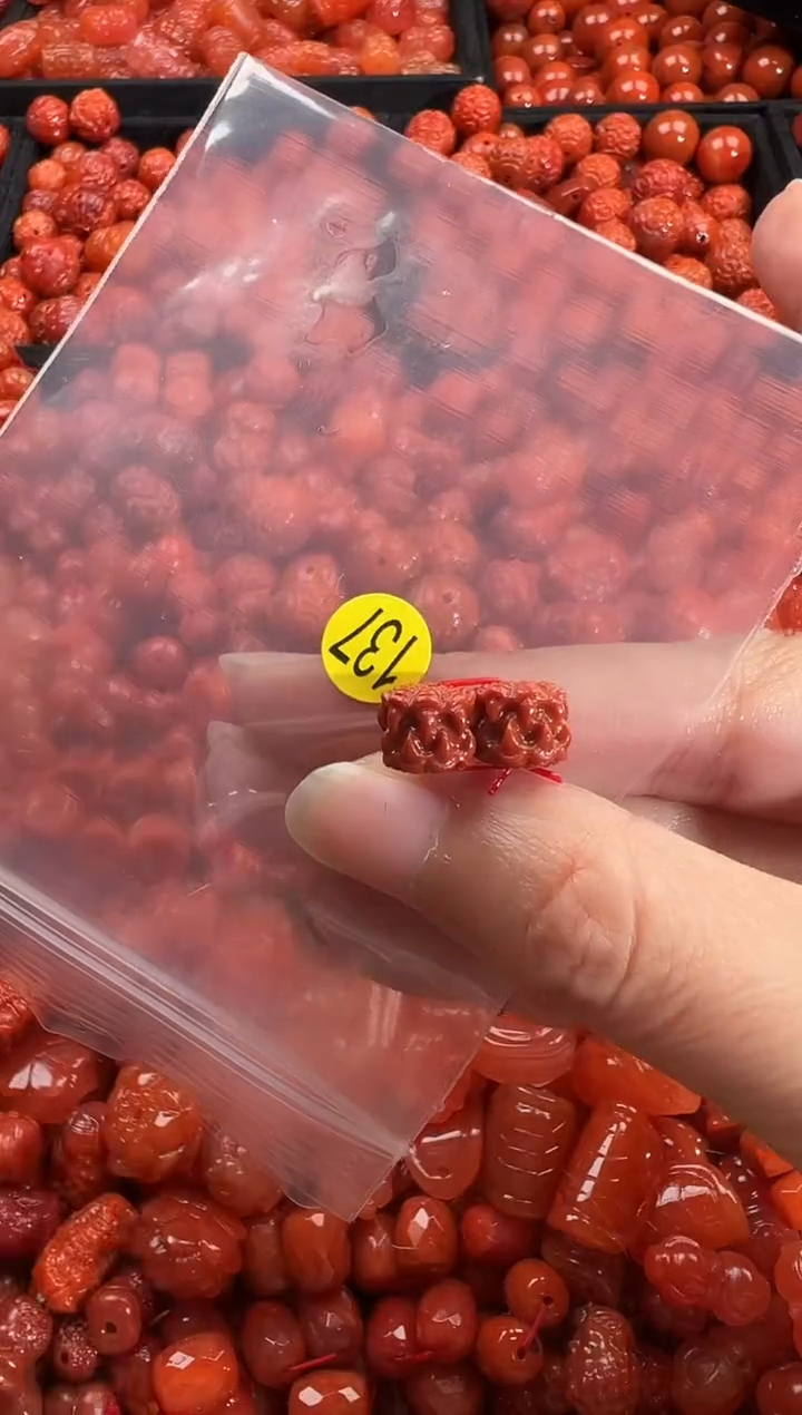 颈饰未镶嵌南红玛瑙1