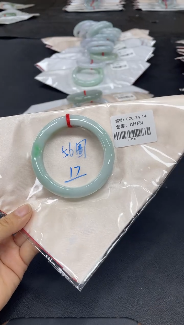 未镶嵌手镯翡翠翡翠手镯