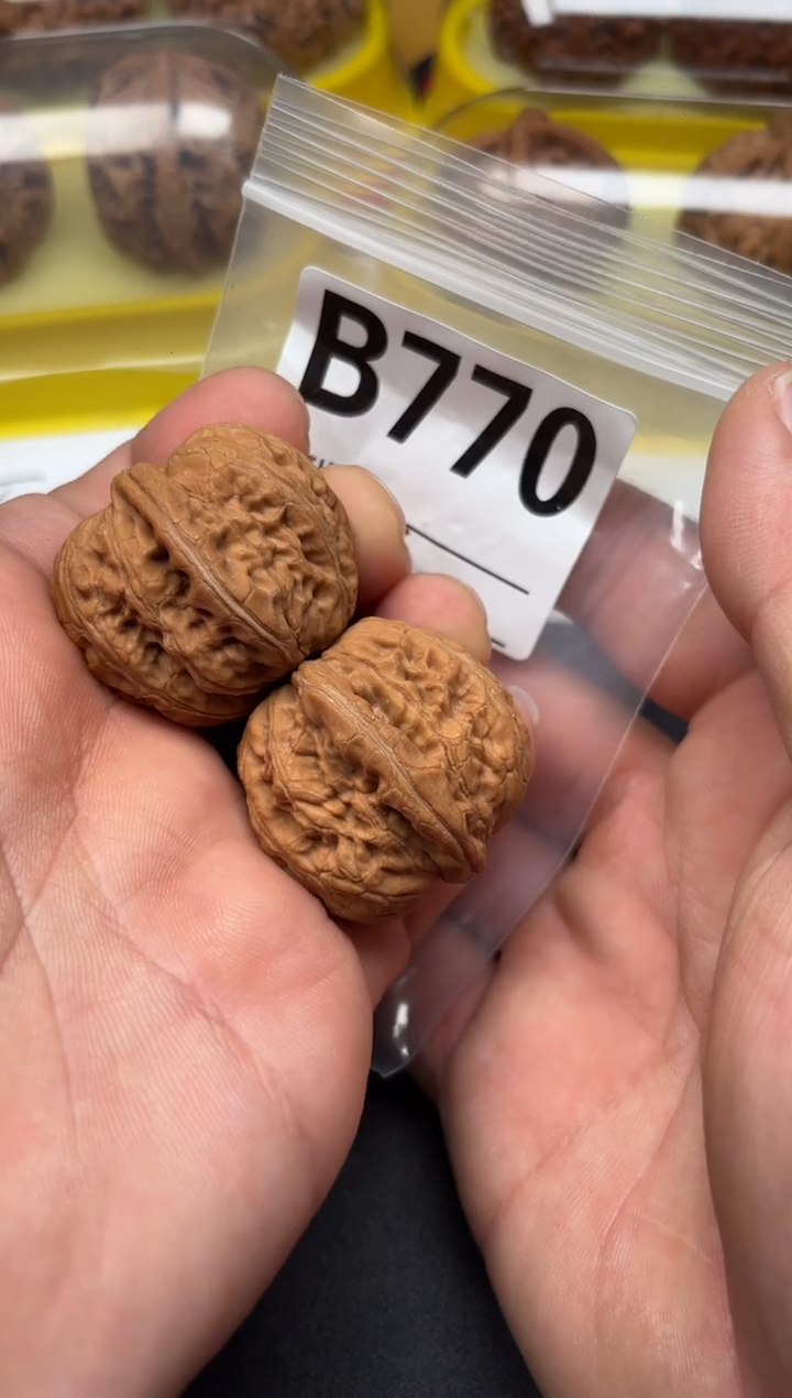 吊坠文玩核桃36元宝B770