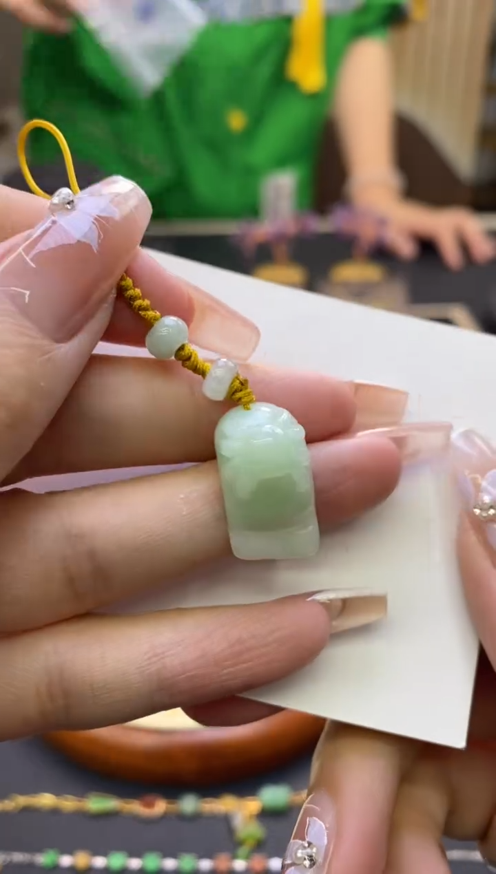 【闪购商品】翡翠颈饰未镶嵌净货12341