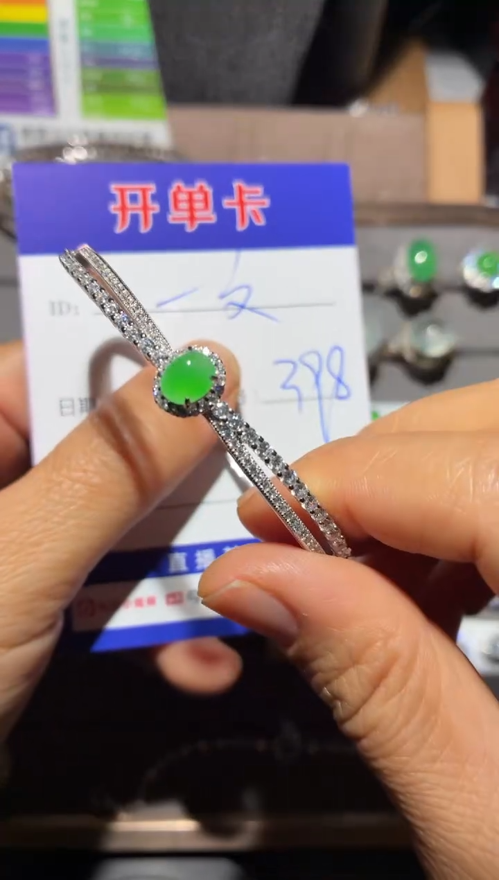 银S925镶嵌手镯翡翠一**?一文鱼