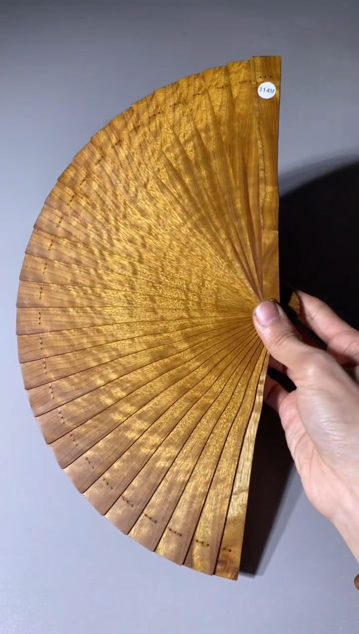 【闪购商品】金丝楠木雕314号18cm金丝楠木小叶桢楠扇子