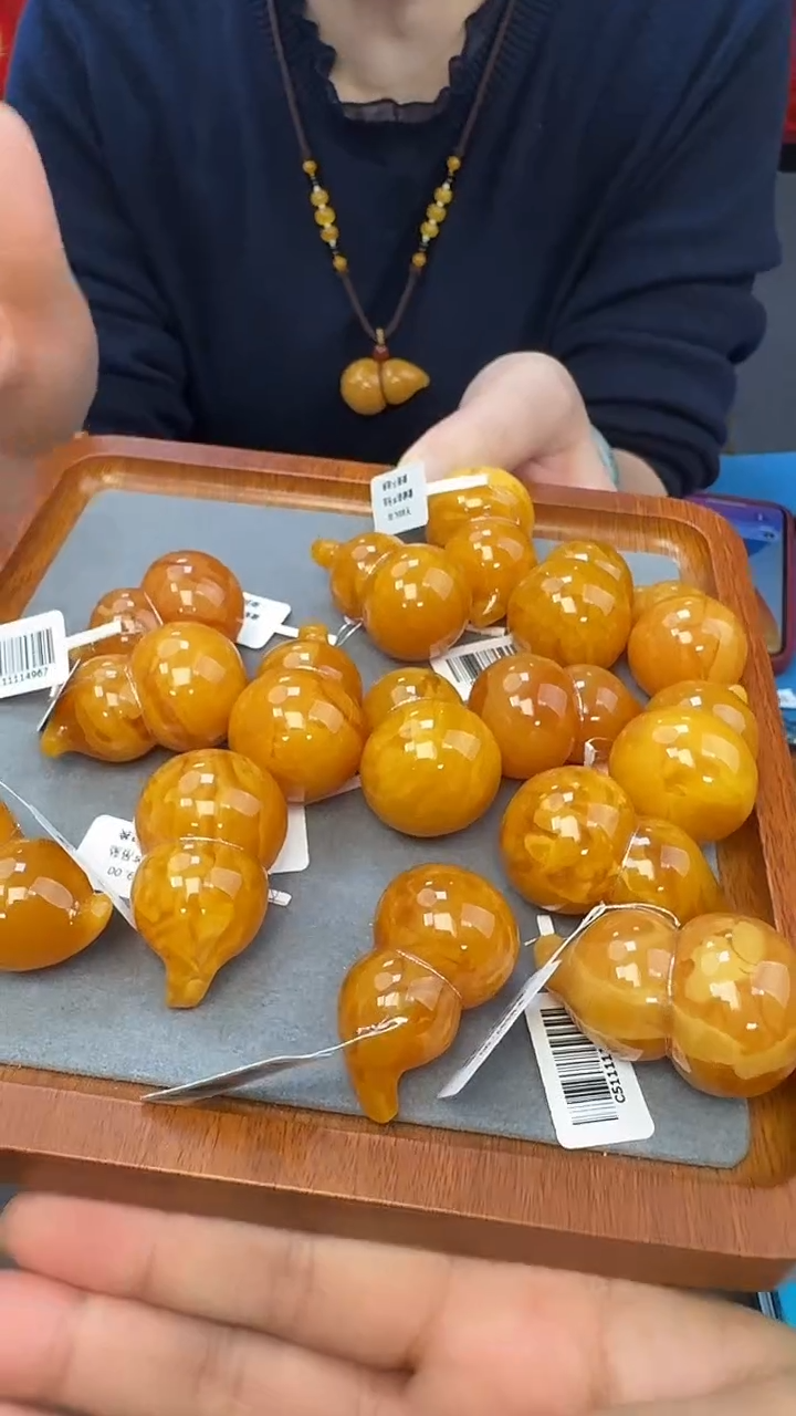 琥珀吊坠(不含链)未镶嵌天然保真蜜蜡葫芦（多样性发其一）送绳子