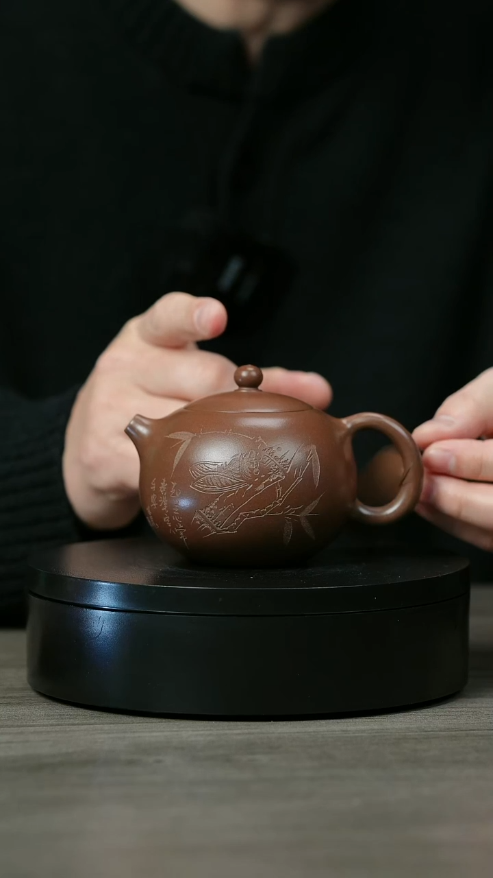 【闪购商品】紫砂茶壶H1248郝年德革紫刻绘西施